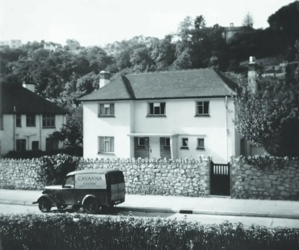 House and old Cavanna van2 BW